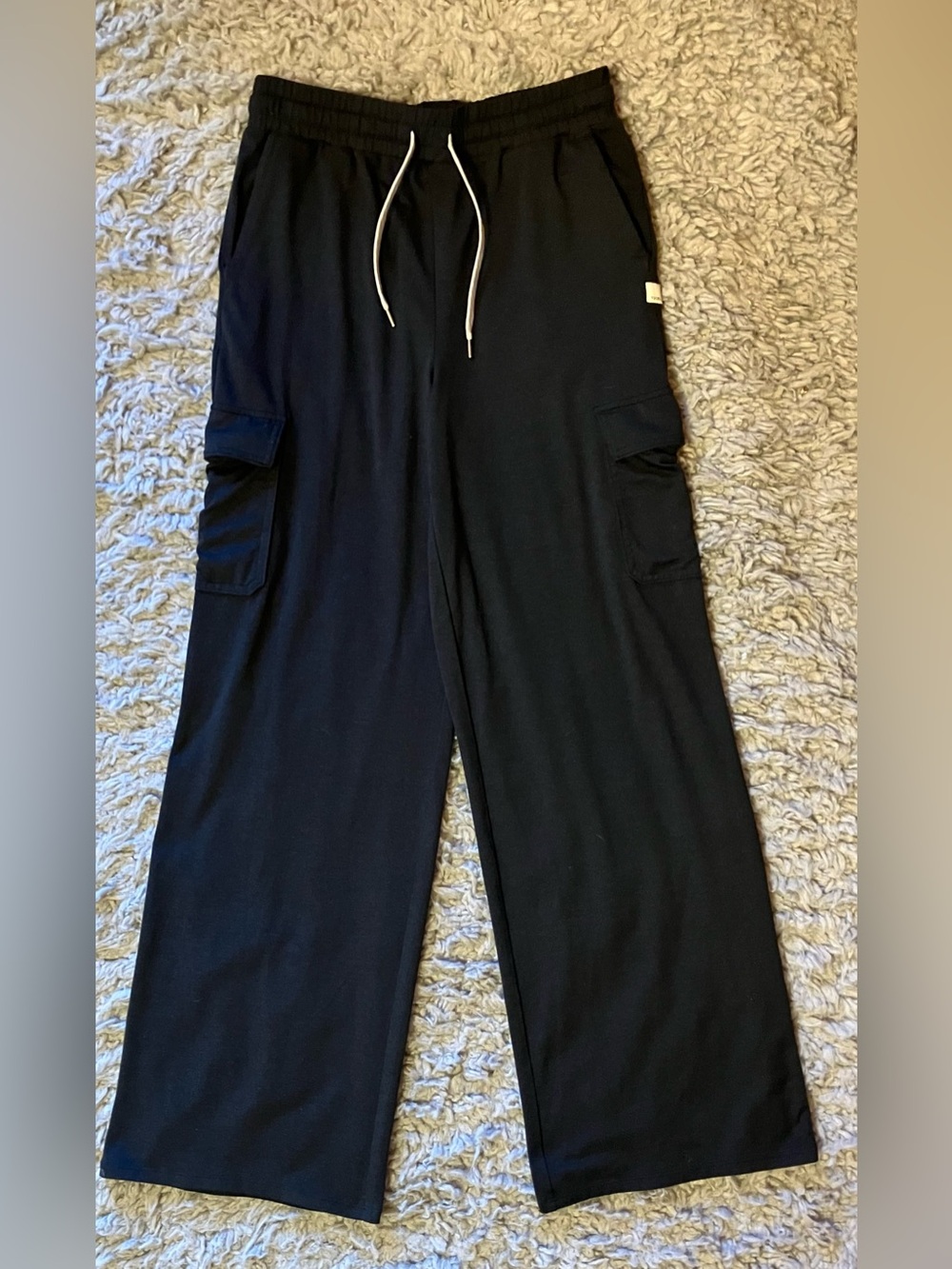 Vuori Halo Essential Cargo Wideleg Pant - Picture 2 of 4